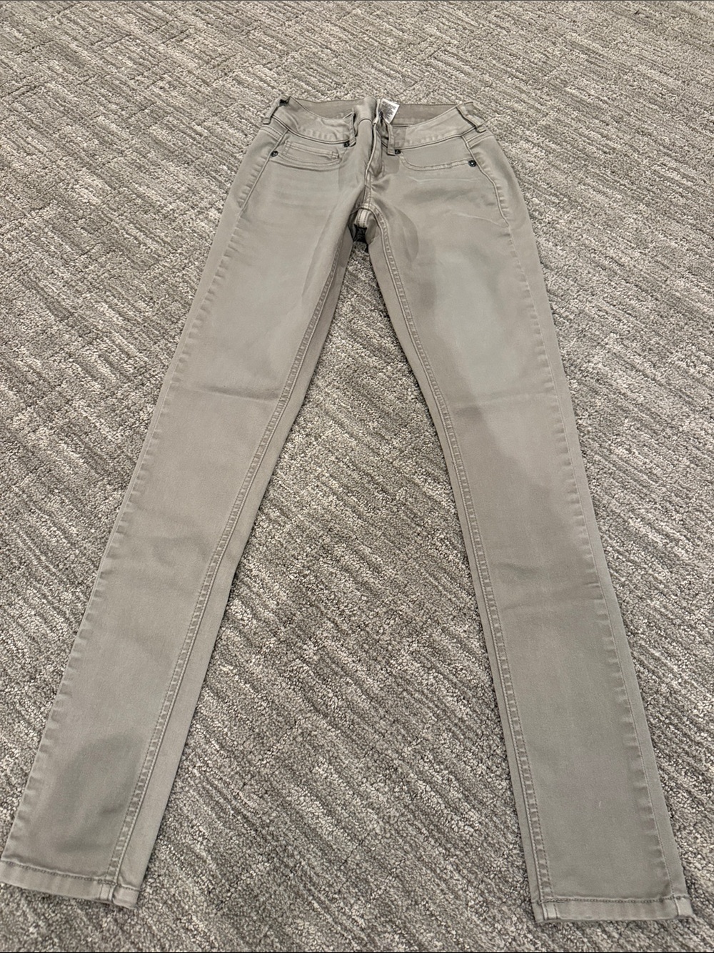 Maurices Skinny Jeans in Light Gray